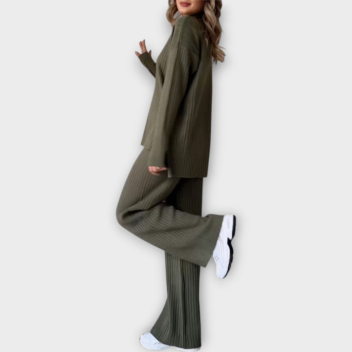 Set tricotată cu croială confortabilă