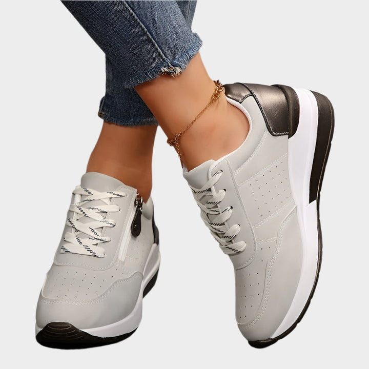 Karla - Pantofi cu matériel lacuit