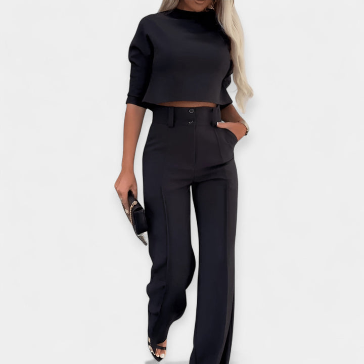 Set crop top și pantaloni