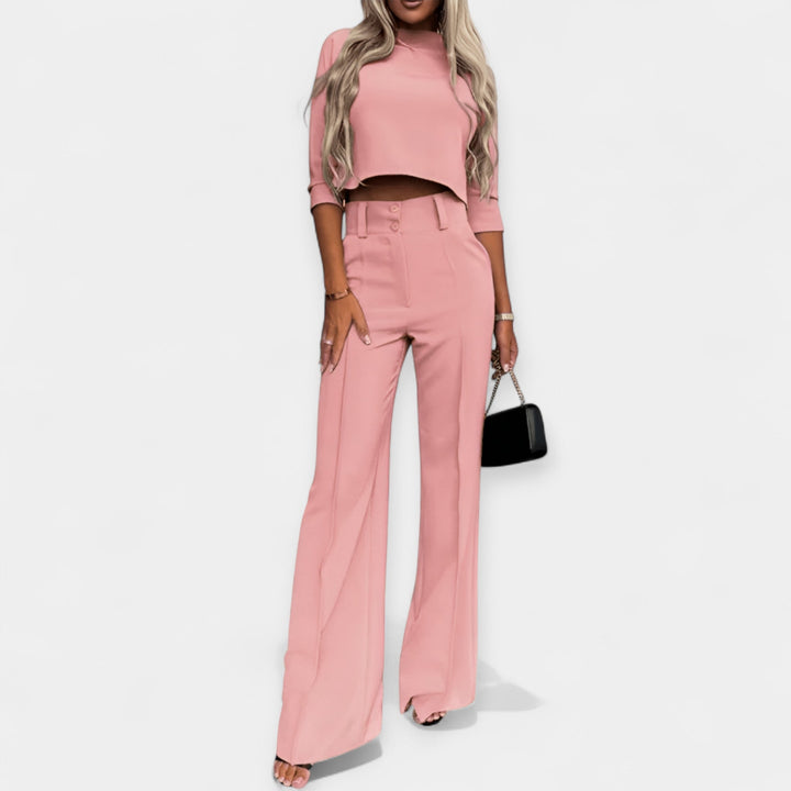 Set crop top și pantaloni