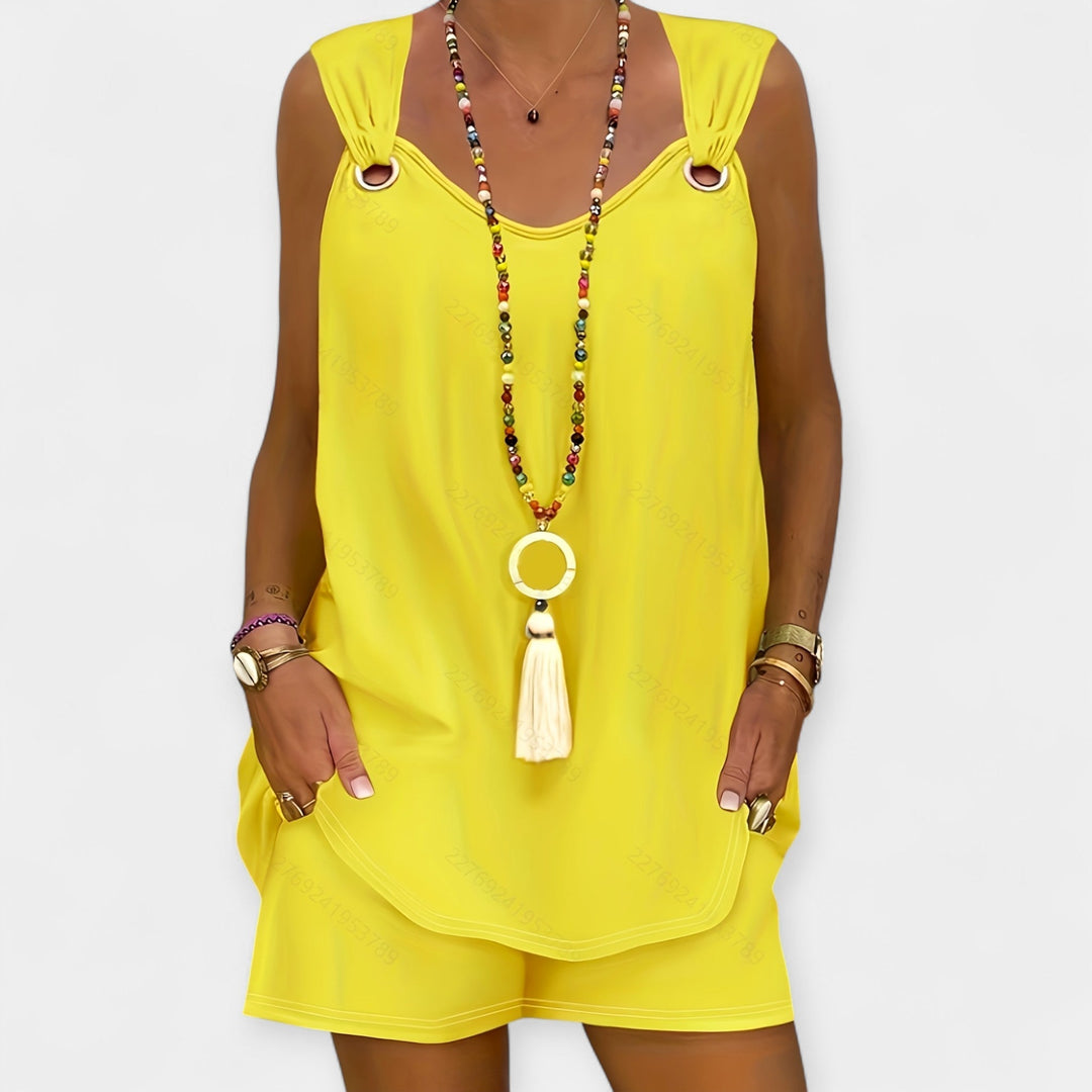 Set cu tricou fără mâneci și pantaloni scurți