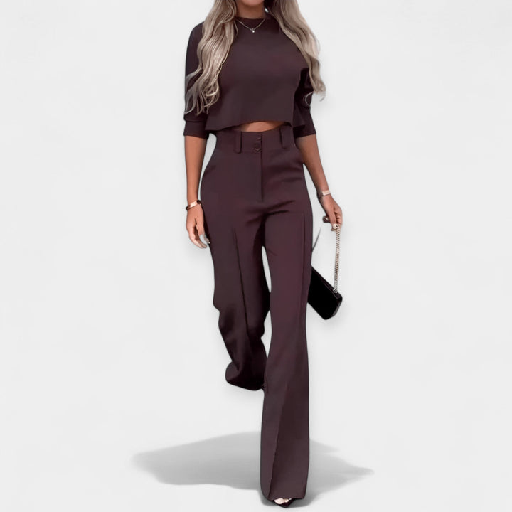 Set crop top și pantaloni